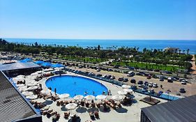 Sea View Metro City Apartment
